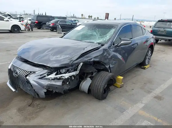 58ABZ1B1XKU022324 2019 LEXUS ES - Image 2