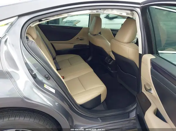 58ABZ1B1XKU022324 2019 LEXUS ES - Image 8