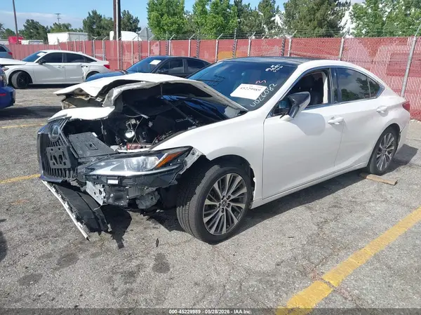 58ABZ1B1XKU026082 2019 LEXUS ES - Image 2