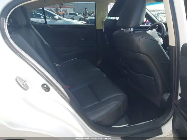 58ABZ1B1XKU026082 2019 LEXUS ES - Image 8