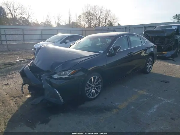 58ABZ1B1XKU029158 2019 LEXUS ES - Image 2
