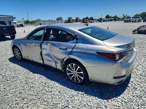 58ABZ1B1XKU032979 2019 LEXUS ES - Image 2
