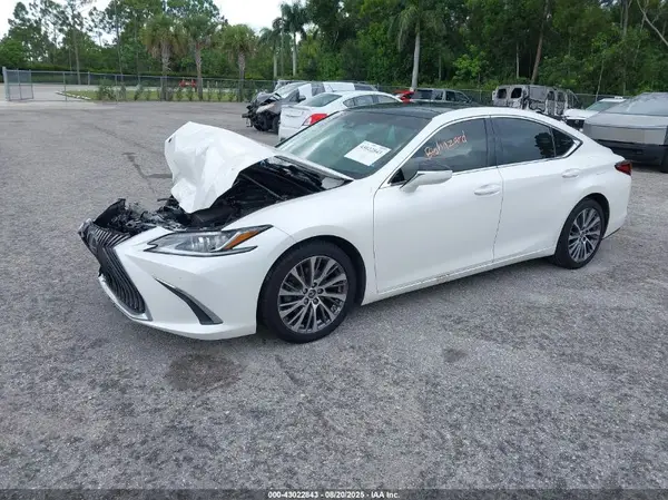 58ABZ1B1XKU034053 2019 LEXUS ES - Image 2