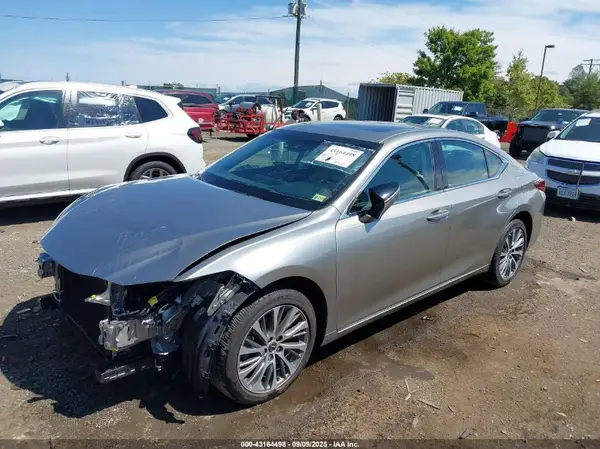 58ABZ1B1XKU038586 2019 LEXUS ES - Image 2