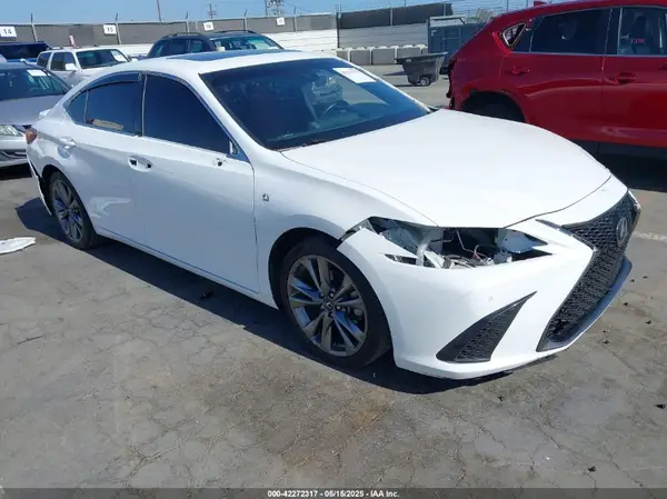 58ABZ1B1XKU043349 2019 LEXUS ES - Image 1