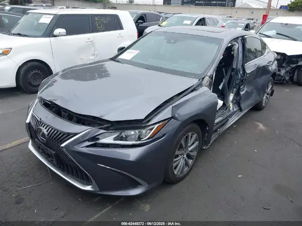 58ABZ1B1XKU043495 2019 LEXUS ES - Image 2