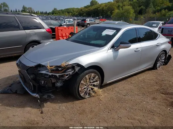 58ABZ1B1XKU046543 2019 LEXUS ES - Image 2