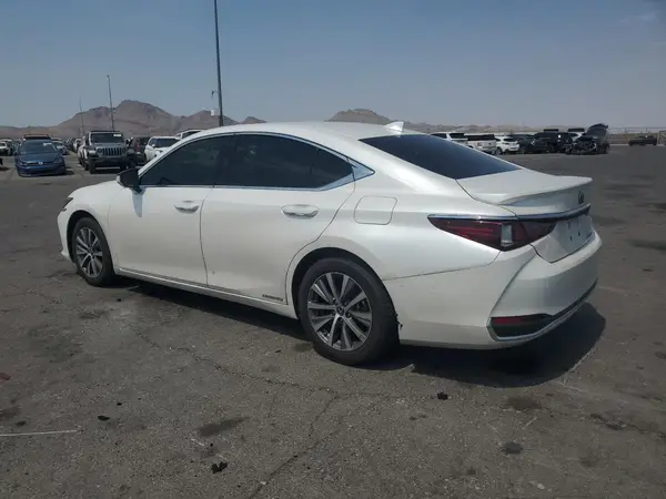58AC21B10LU006157 2020 LEXUS ES - Image 2