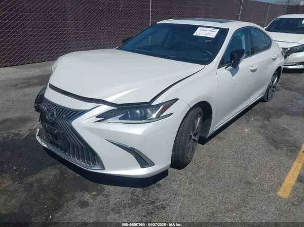 58AC21B13LU006122 2020 LEXUS ES - Image 2
