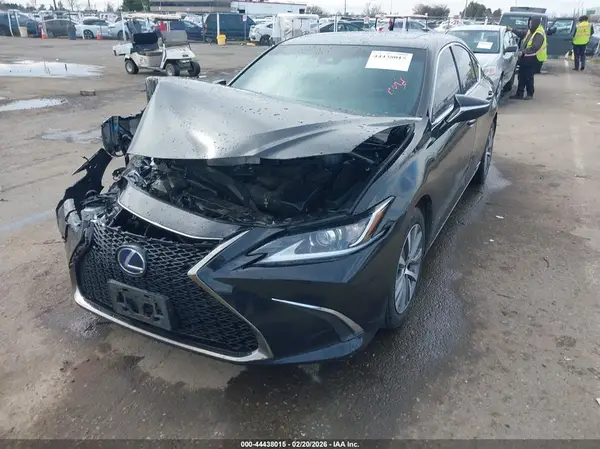 58AC21B16LU006552 2020 LEXUS ES - Image 2
