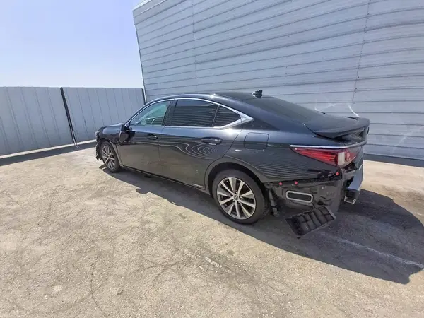 58AC21B18LU006701 2020 LEXUS ES - Image 2