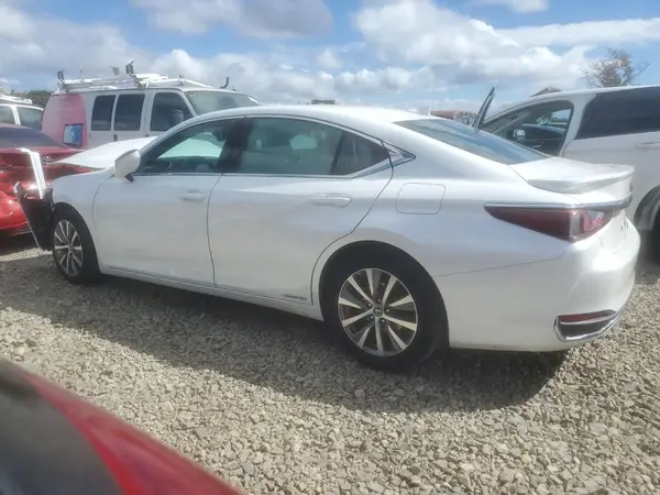 58ACA1C10MU009014 2021 LEXUS ES - Image 2