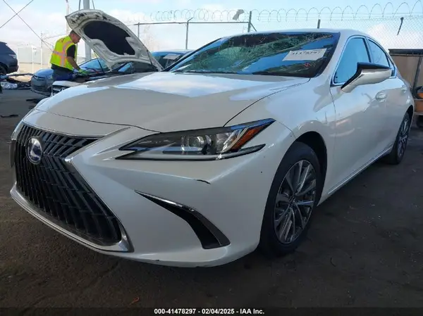 58ACA1C10NU017910 2022 LEXUS ES - Image 2