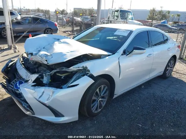 58ACA1C13MU005572 2021 LEXUS ES - Image 2