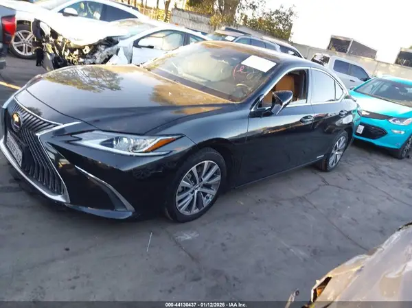 58ACA1C14MU005421 2021 LEXUS ES - Image 2