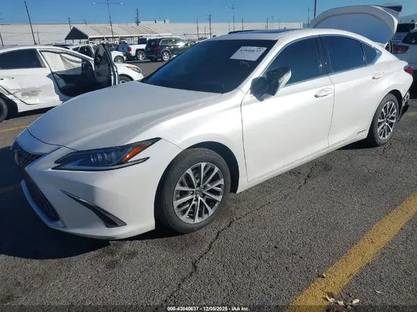 58ACA1C14NU024035 2022 LEXUS ES - Image 2