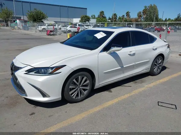 58ACA1C18MU002778 2021 LEXUS ES - Image 2