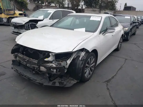 58ACA1C18MU005521 2021 LEXUS ES - Image 2