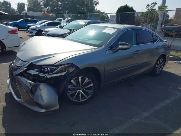 58ACA1C19MU002868 2021 LEXUS ES - Image 2