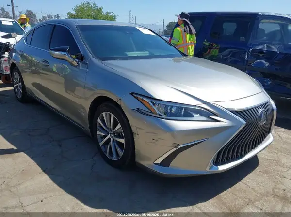 58ACA1C1XMU007576 2021 LEXUS ES - Image 1