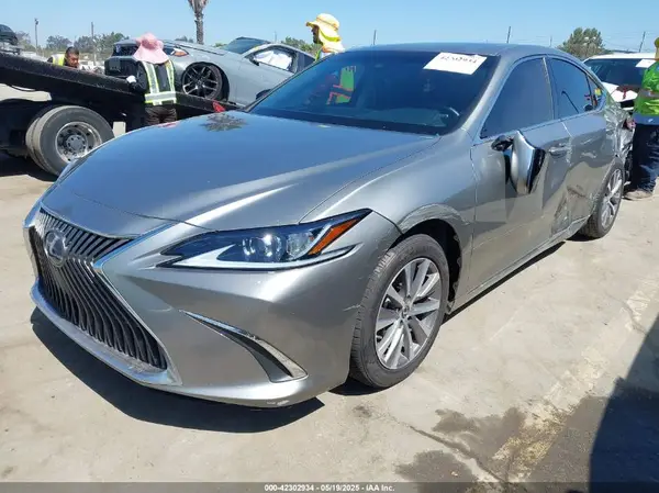 58ACA1C1XMU007576 2021 LEXUS ES - Image 2