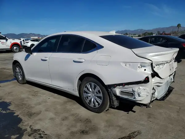 58ACA1C1XNU018093 2022 LEXUS ES - Image 2