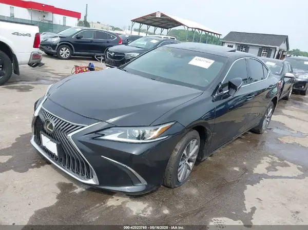 58ACZ1B10MU090705 2021 LEXUS ES - Image 2