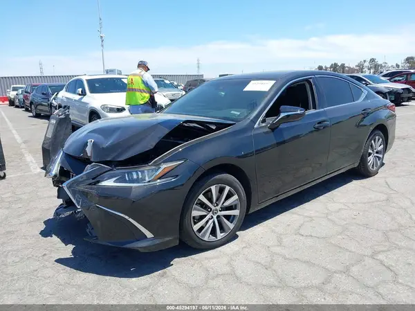 58ACZ1B11LU080022 2020 LEXUS ES - Image 2