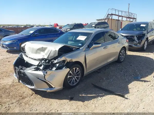 58ACZ1B12NU114732 2022 LEXUS ES - Image 2