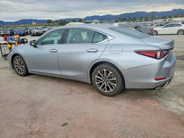 58ACZ1B12NU133538 2022 LEXUS ES - Image 2