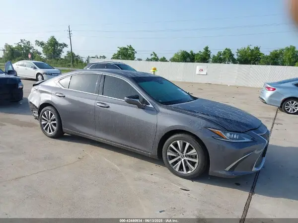58ACZ1B13LU079910 2020 LEXUS ES - Image 1