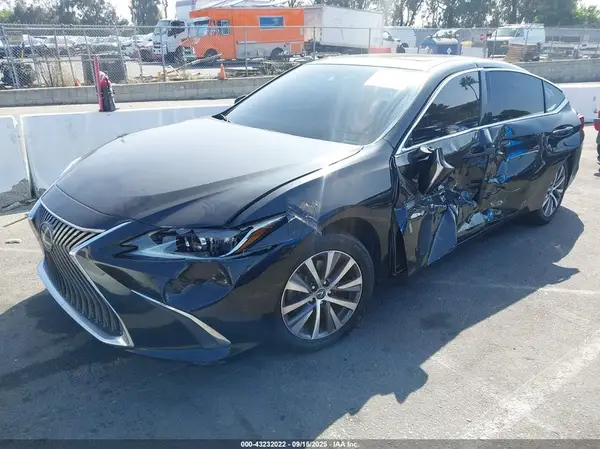 58ACZ1B13LU080510 2020 LEXUS ES - Image 2
