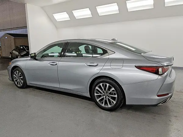 58ACZ1B14NU112514 2022 LEXUS ES - Image 2