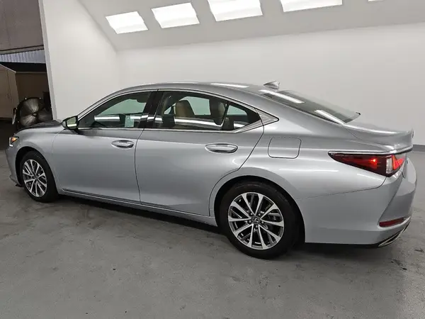 58ACZ1B15RU163073 2024 LEXUS ES - Image 2