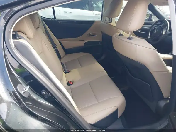 58ACZ1B16LU077357 2020 LEXUS ES - Image 8