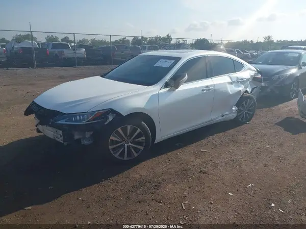 58ACZ1B16MU100914 2021 LEXUS ES - Image 2