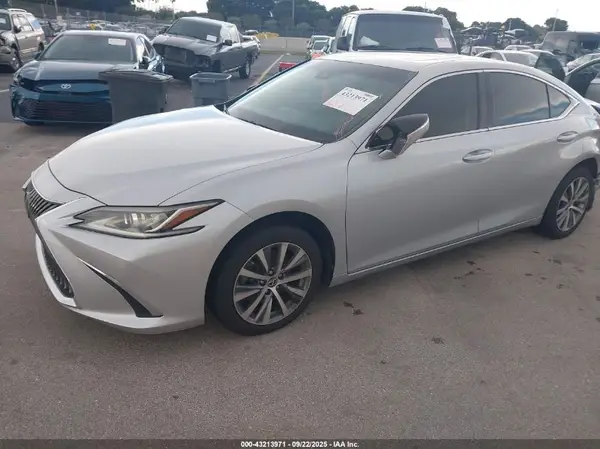58ACZ1B17LU056808 2020 LEXUS ES - Image 2