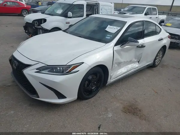 58ACZ1B17LU066061 2020 LEXUS ES - Image 2
