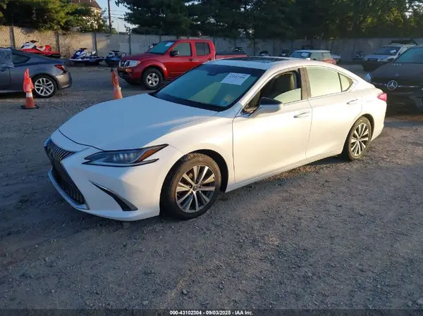 58ACZ1B17LU071552 2020 LEXUS ES - Image 2