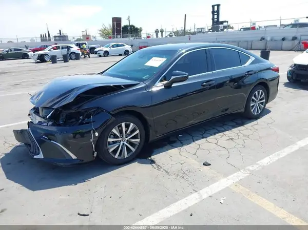 58ACZ1B17LU073981 2020 LEXUS ES - Image 2