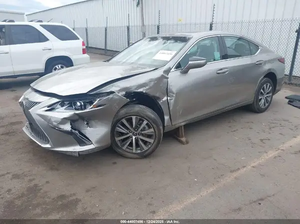 58ACZ1B17MU087543 2021 LEXUS ES - Image 2