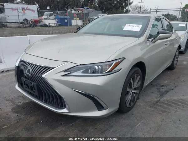 58ACZ1B17MU107922 2021 LEXUS ES - Image 2