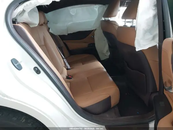 58ACZ1B18LU062696 2020 LEXUS ES - Image 8