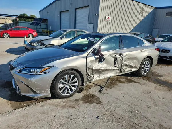 58ACZ1B18LU063055 2020 LEXUS ES - Image 1