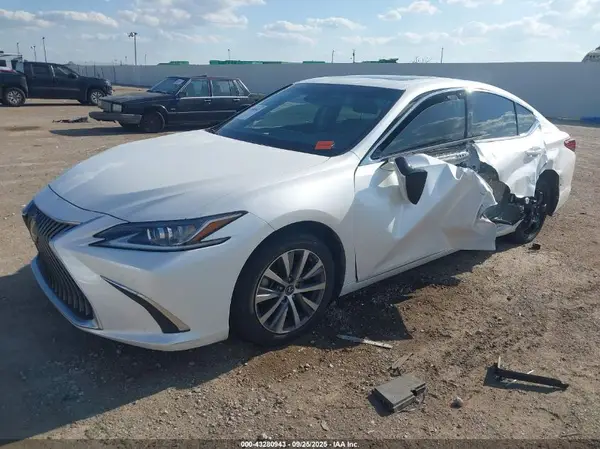 58ACZ1B18LU065792 2020 LEXUS ES - Image 2