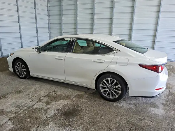 58ACZ1B18NU136668 2022 LEXUS ES - Image 2