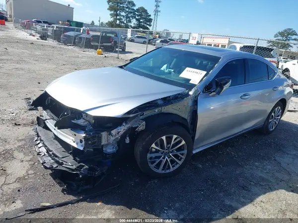 58ACZ1B18SU189589 2025 LEXUS ES - Image 2