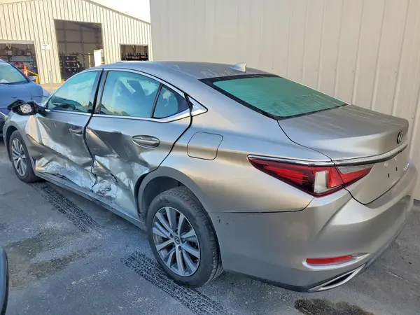 58ACZ1B1XLU057080 2020 LEXUS ES - Image 2