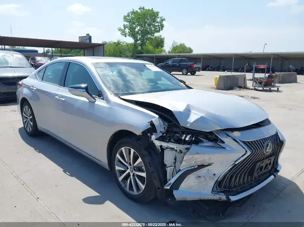 58ACZ1B1XLU082075 2020 LEXUS ES - Image 1