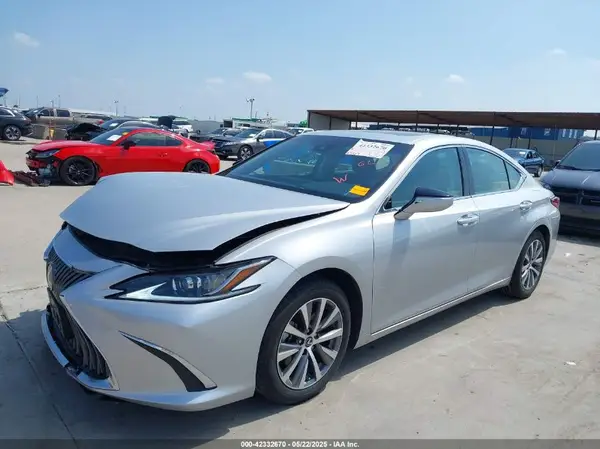 58ACZ1B1XLU082075 2020 LEXUS ES - Image 2